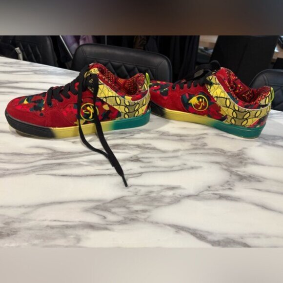 LIKE NEW-Zumba Let's Jam Street Bold Red Green Gold Women's Shoes Z Slide - Picture 7 of 9